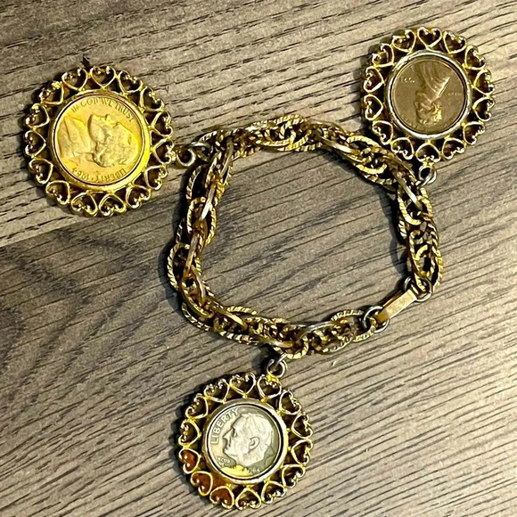Fountain of Coins Bracelet - Picture 1 of 3
